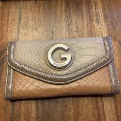 Women’s guess wallet