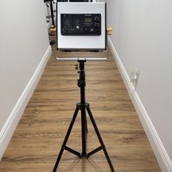 NEEWER LED VIDEO LIGHT