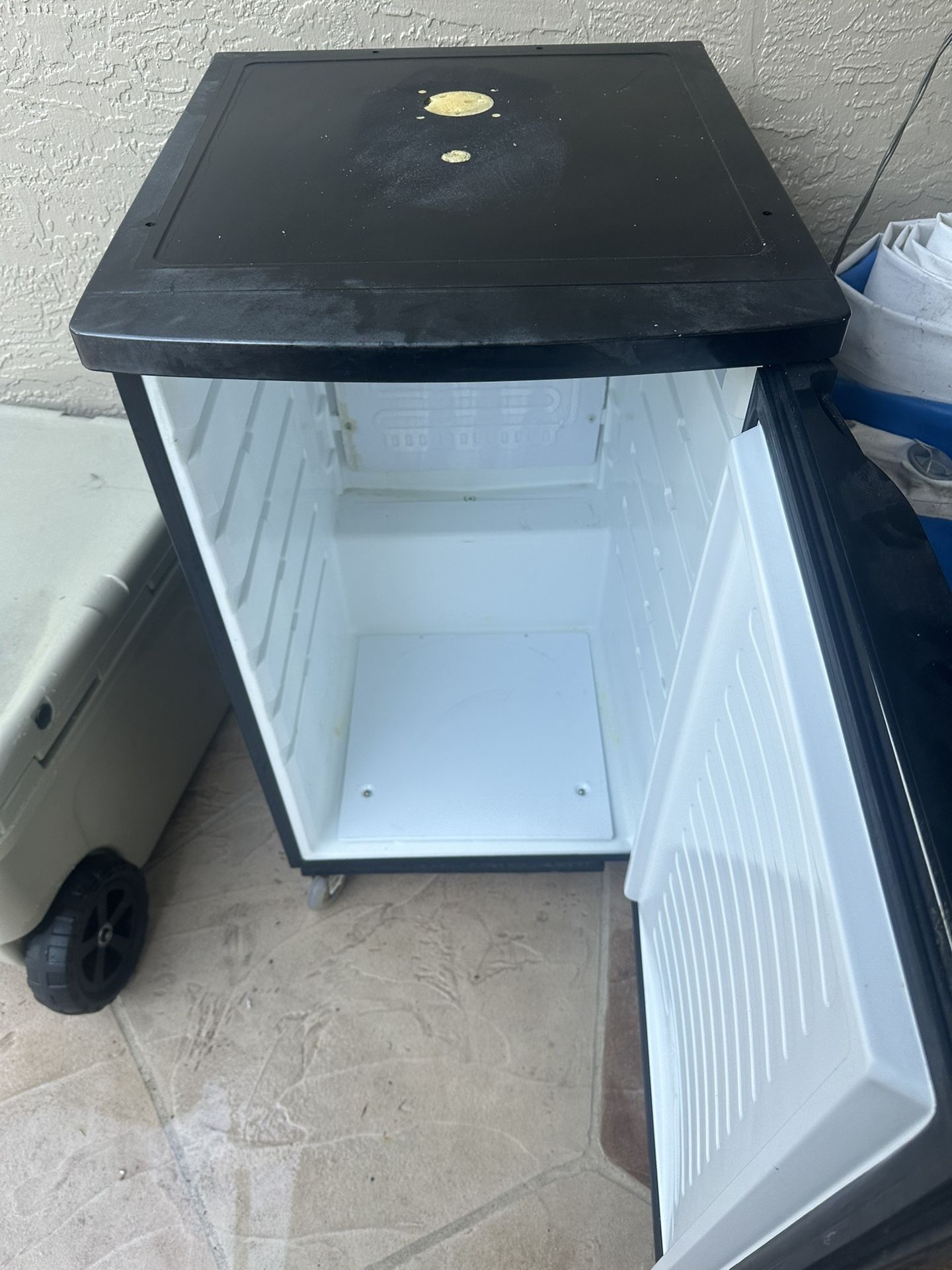 Mini Fridge / Kegerator 