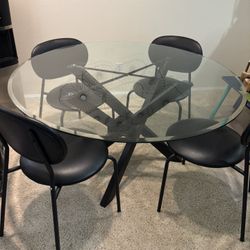 Dining Table Seats 4