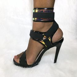 Women’s Black and clear Gold Heels 👠.