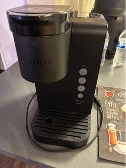 Keurig Coffee Maker Black 10 oz. + Coffee Mat *MISSING COVER FOR WATER