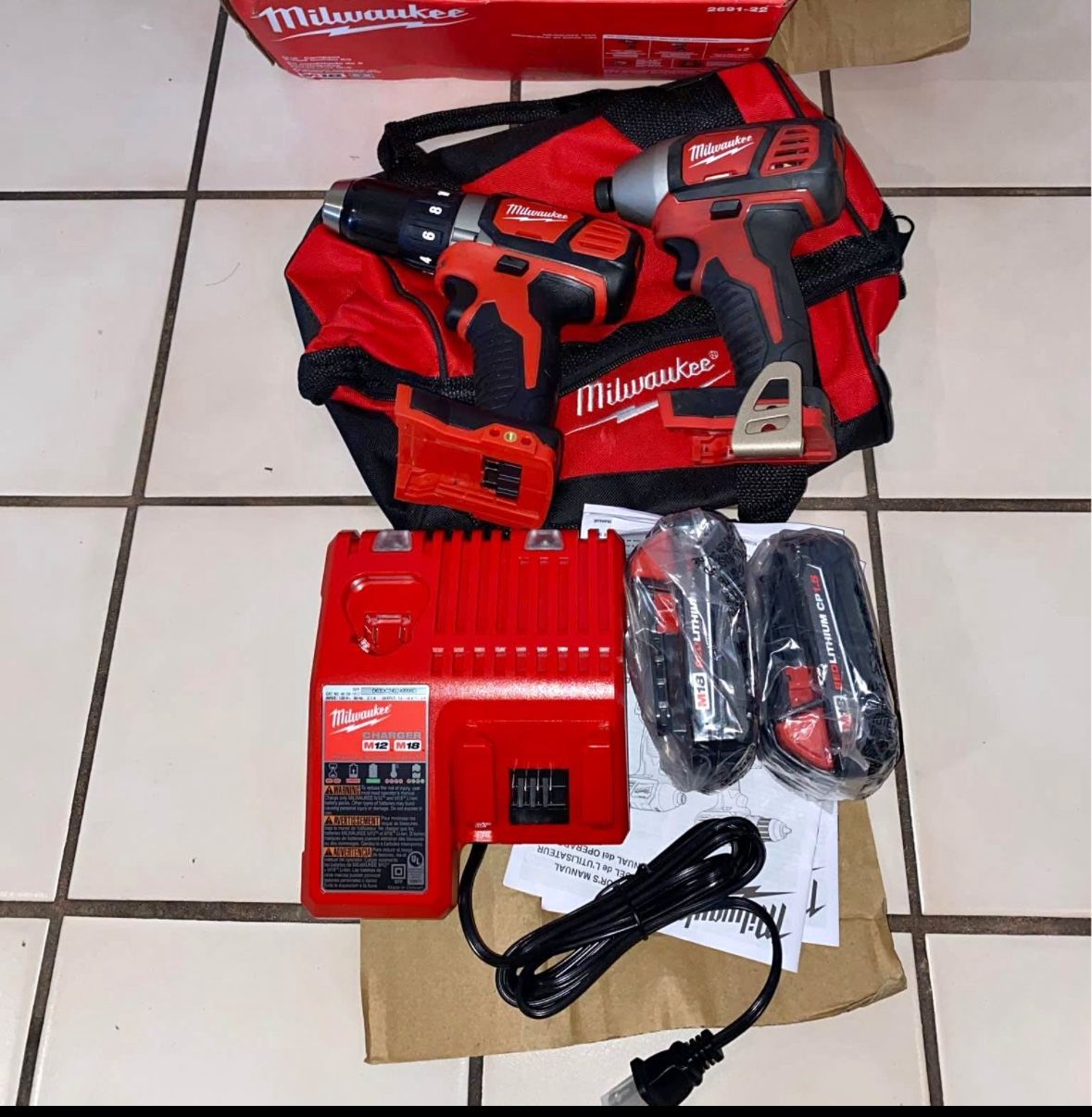 Milwaukee m18 combo kit drill set