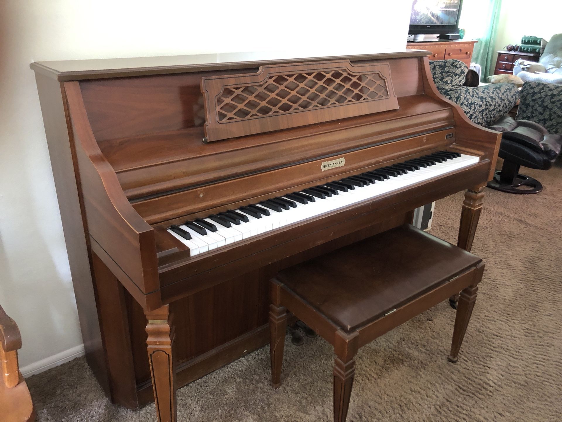 USED 1981 Sherman Clay S232 Console Piano