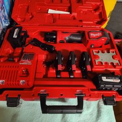 Milwaukee Short Throw Press Tool Kit 18v 