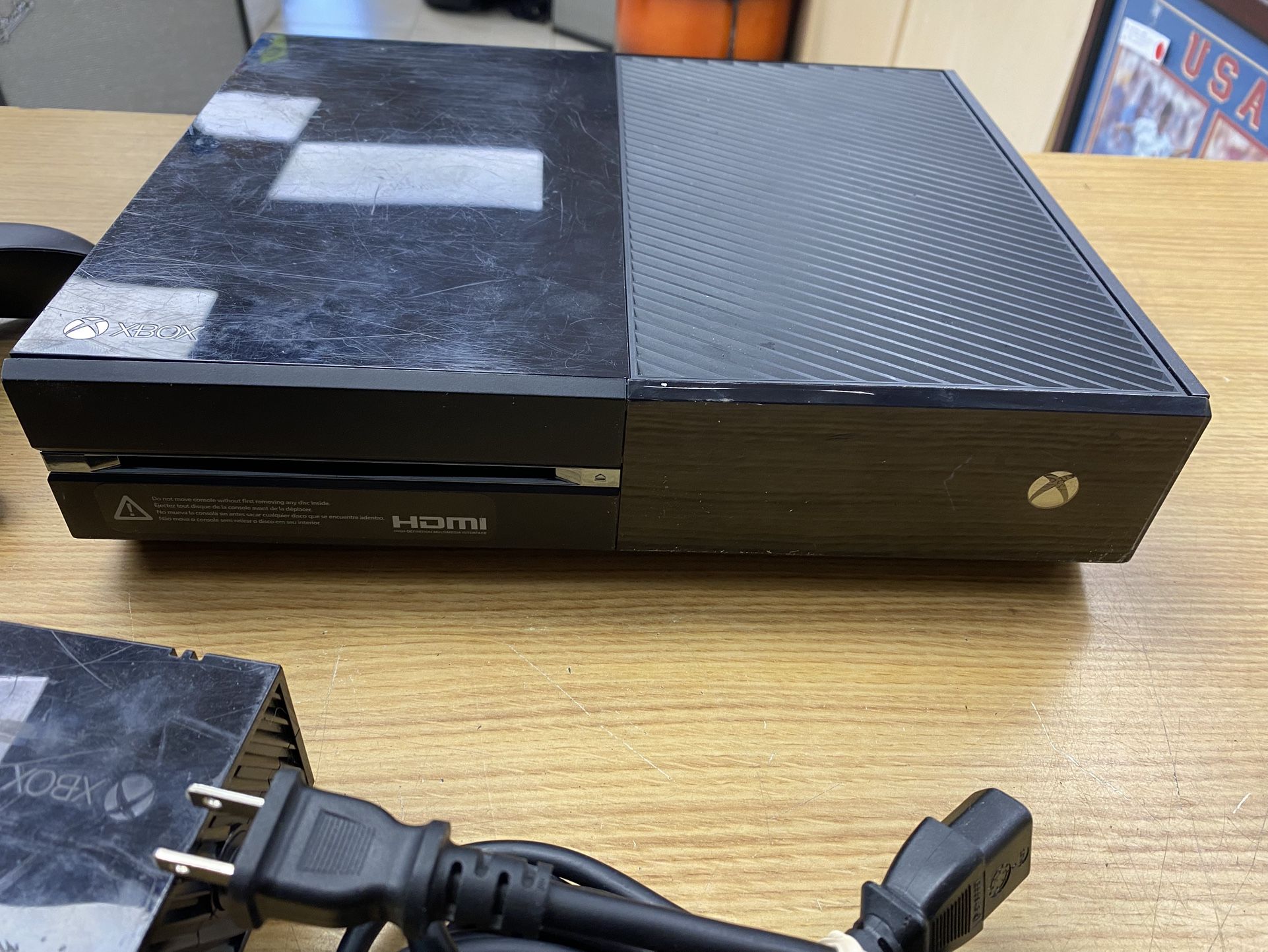 Microsoft Xbox One Model 1540 Home Gaming Console w/ Controller & Cord Tested
