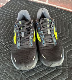 Brooks men's shoes size 10