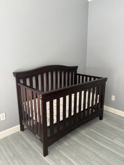 Wood Baby Crib_Dark Brown