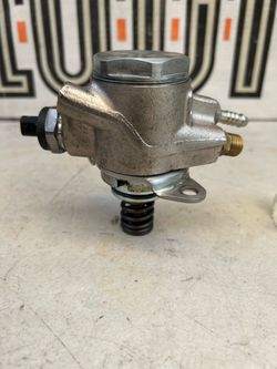 High Pressure Fuel Pump - 2009-2015 Audi A6 Quattro - Replacement ( used- great condition)
