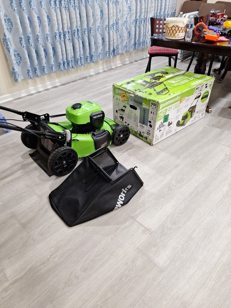 Lawn Mower Greenworks 40v 21in Work Good Like New Two Battery Charger 4.0Ah