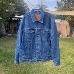 Levi’s Denim Jacket Large - EXCELLENT CONDITION