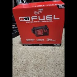 Milwaukee

M18 FUEL 18-Volt Lithium-Ion Brushless Cordless 2 Gal. Electric Compact Quiet Compressor (Tool-Only)

