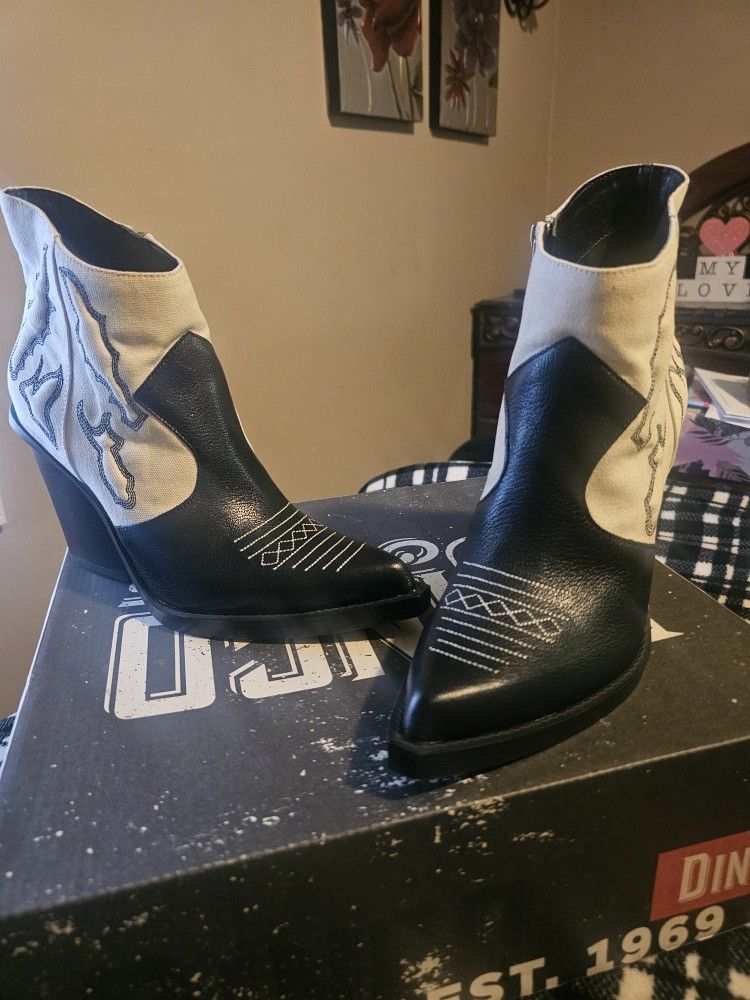 Very nice cowgirl boots