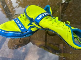 Sports cleats