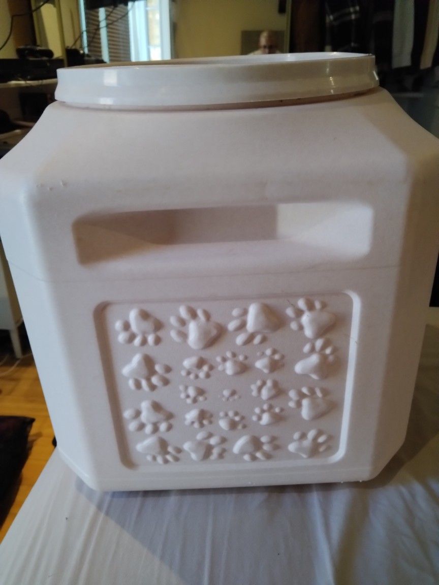 Dog Food Storage Container, Up To 25 Pounds Dry Pet Food Storage,