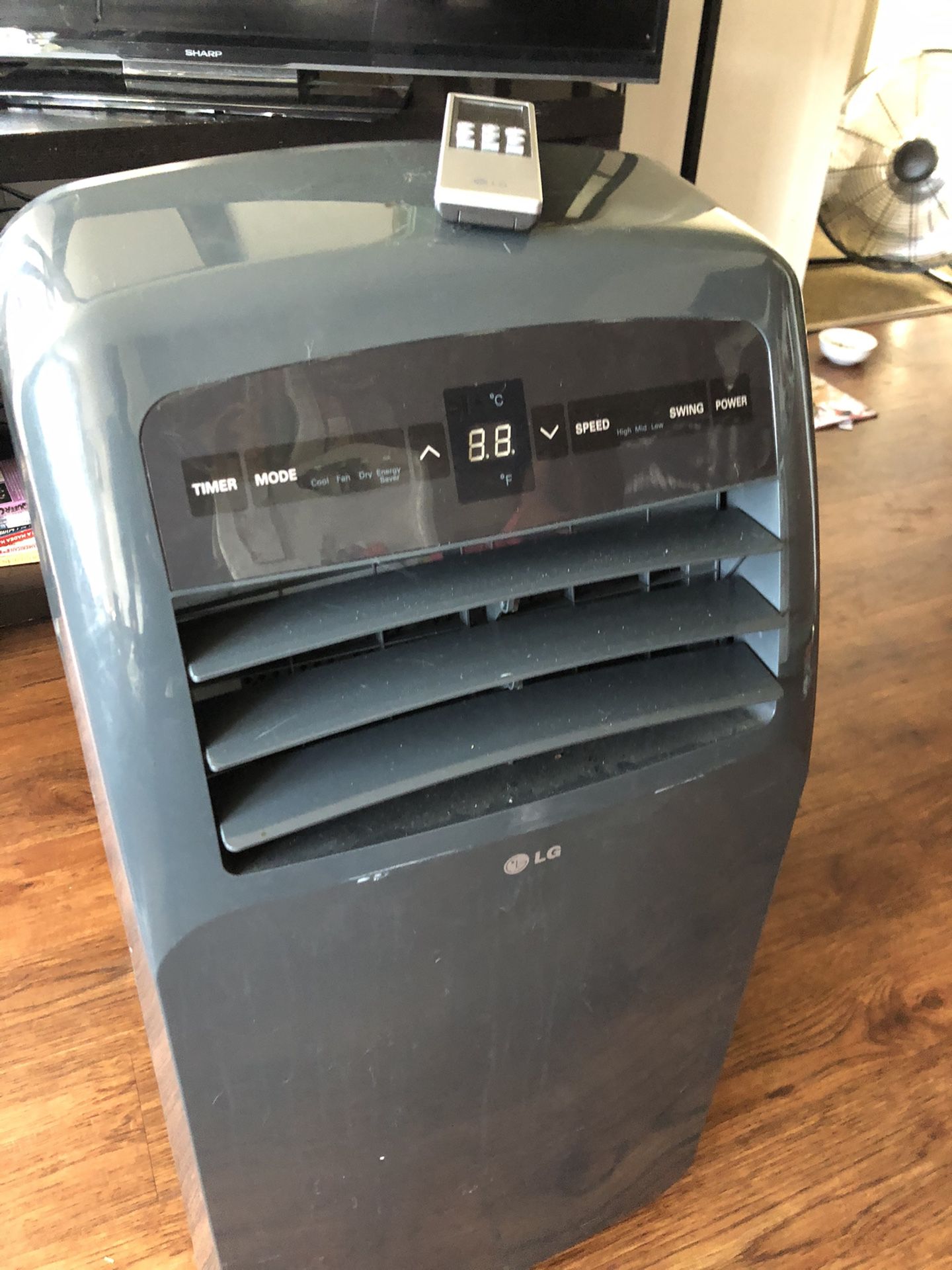 LG Portable Air Conditioner Dehumidifier W Remote