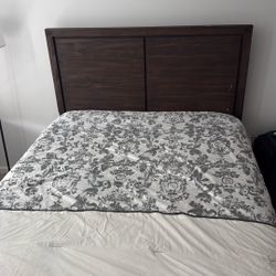 Queen size Bed 