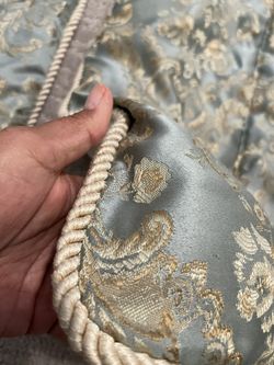 Beautiful Satin Brocade Full Size Quilt And Shams