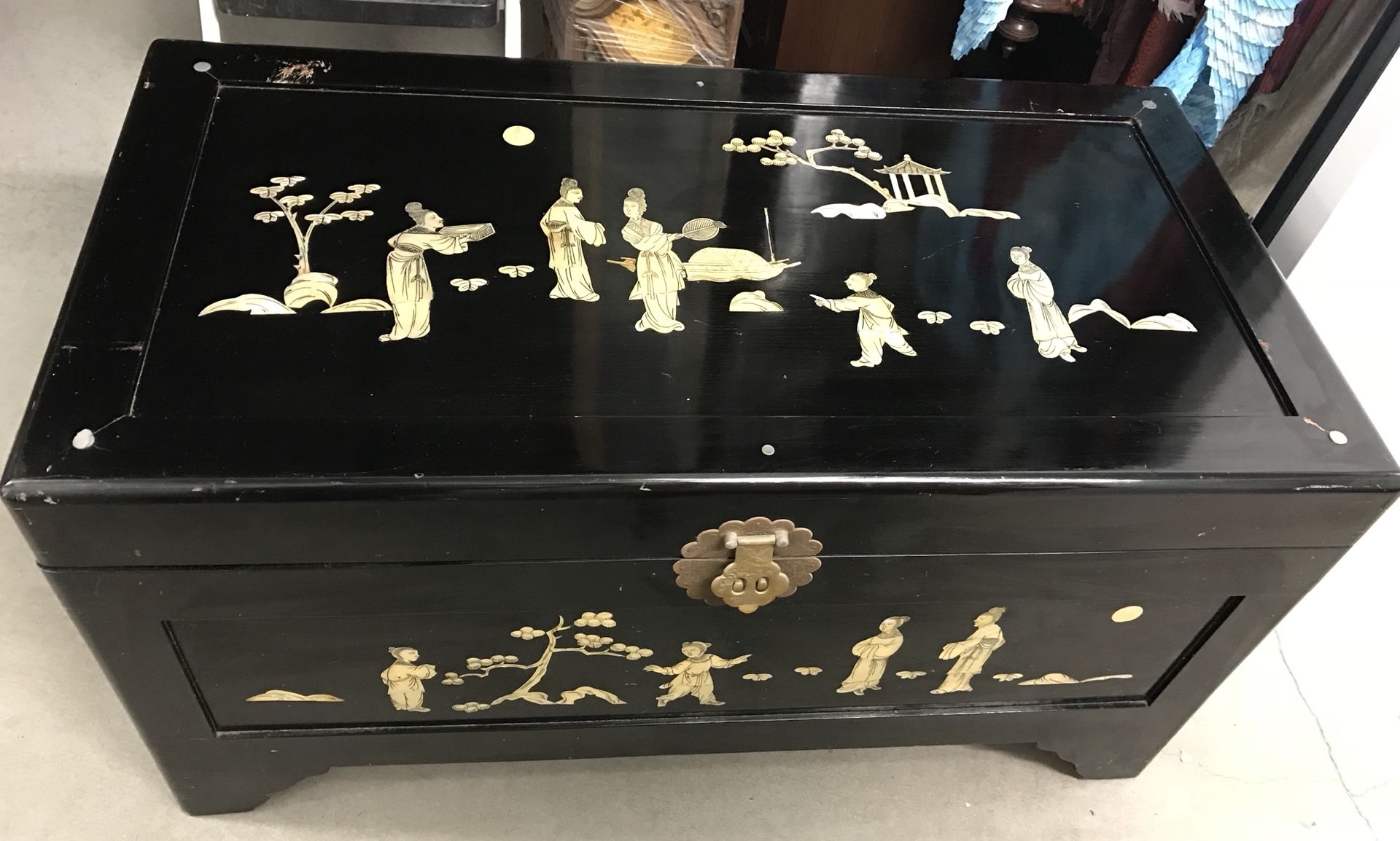 BEAUTIFUL George Zee Hong Kong Black Lacquer Cedar Chest MOP Inlay