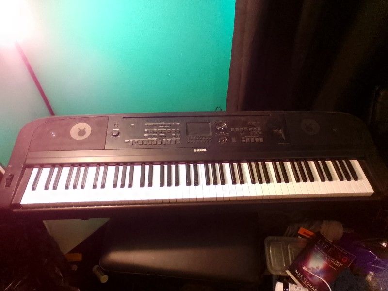 YAMAHA DGX 670 KEYBOARD