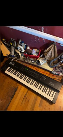 Electric Keyboard Piano