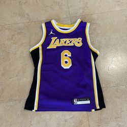 Lakers Purple Jersey : Size medium