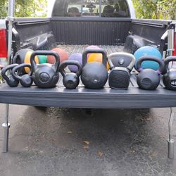 SELLING  KETTLEBELLS : 10s 25s 30s 35s 44s 45s  50s 53s 62s 97s 100s 106s 124s  / MEDICINE BALLS : 6s 7s 8s 10s 15s / EZ CURL BARS = $55 / 5' BAR= $60