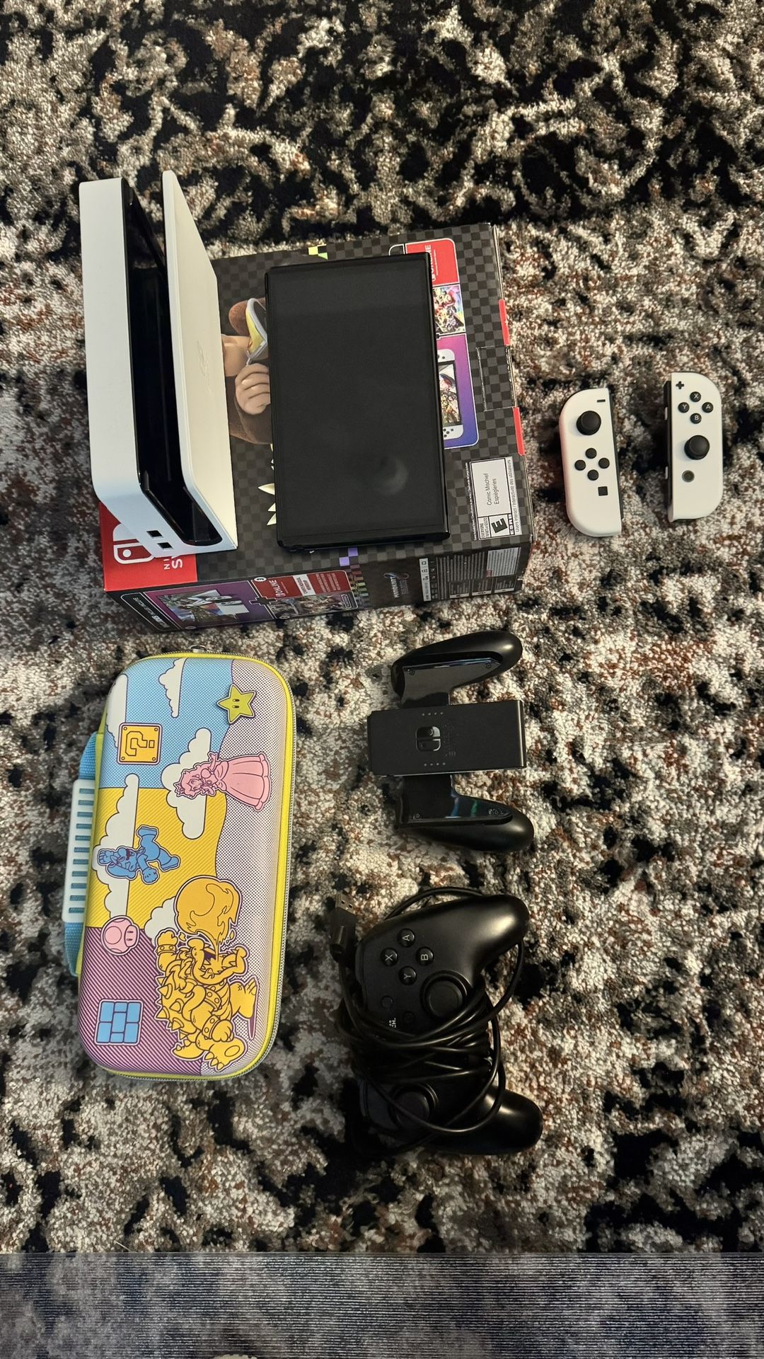 🎮 Nintendo Switch OLED (White) + Extras – Great Condition!