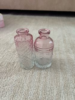 • Set of 2 small pink glass bud vases