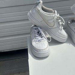 Selling a bundle of 11 pairs of shoes and boots in good used condition.