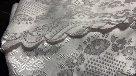 Beautiful table cloth design in it