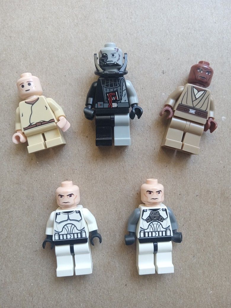 Lego STAR WARS Minifigures Lot. Darth Vader, Mace Windu, Young Anakin And 2 Clone Troopers.