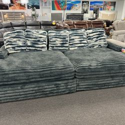 Amazing Offer 😱Gorgeous Grey Sectional Lounger Available On Great Price Only $899