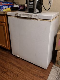 Working Chest Freezer – Compact Size – Keeps Cold Great