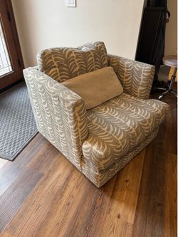 Swivel Lounge Chair