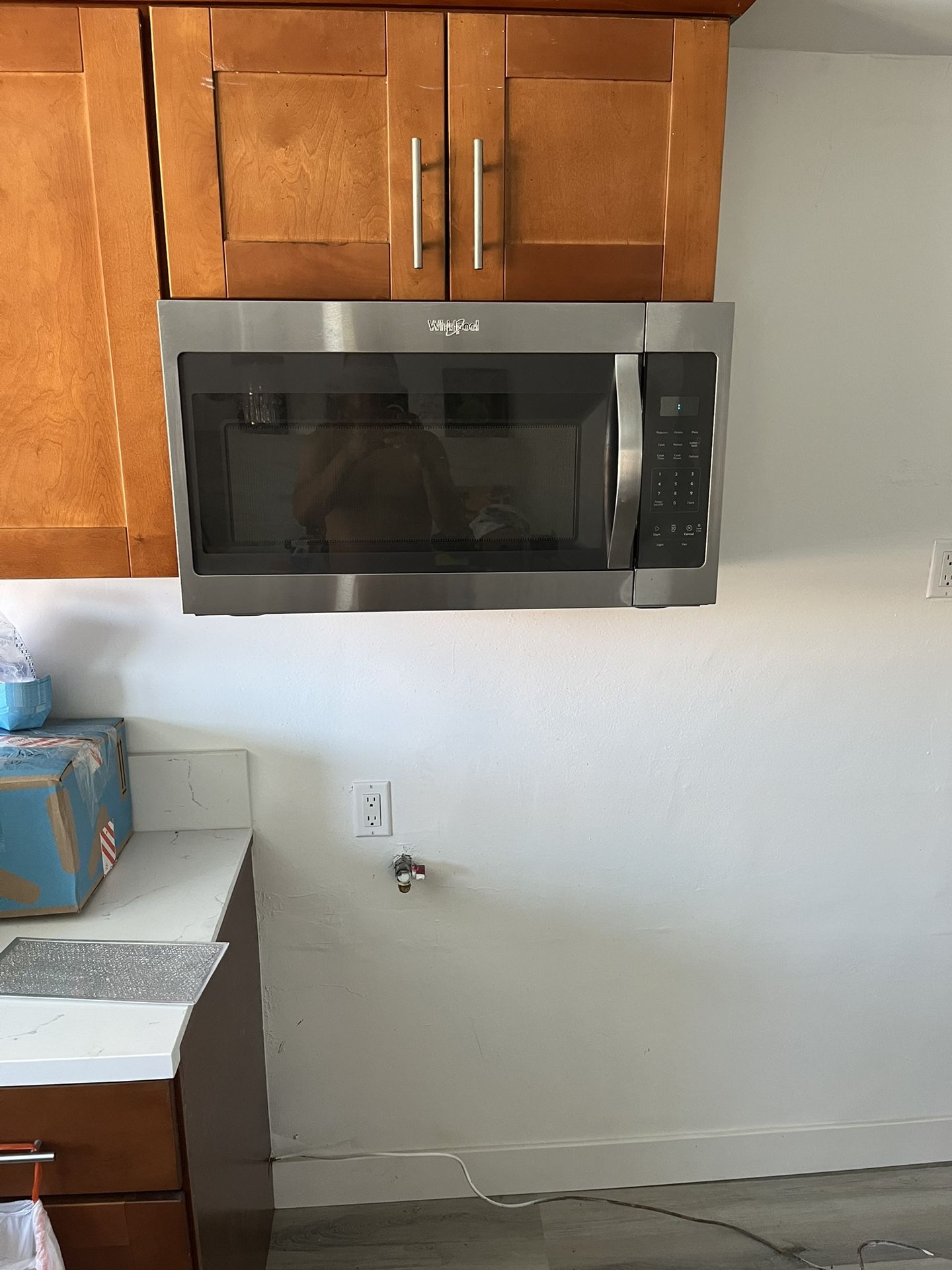 Whirlpool Fan Vent Microwave 30 x 16