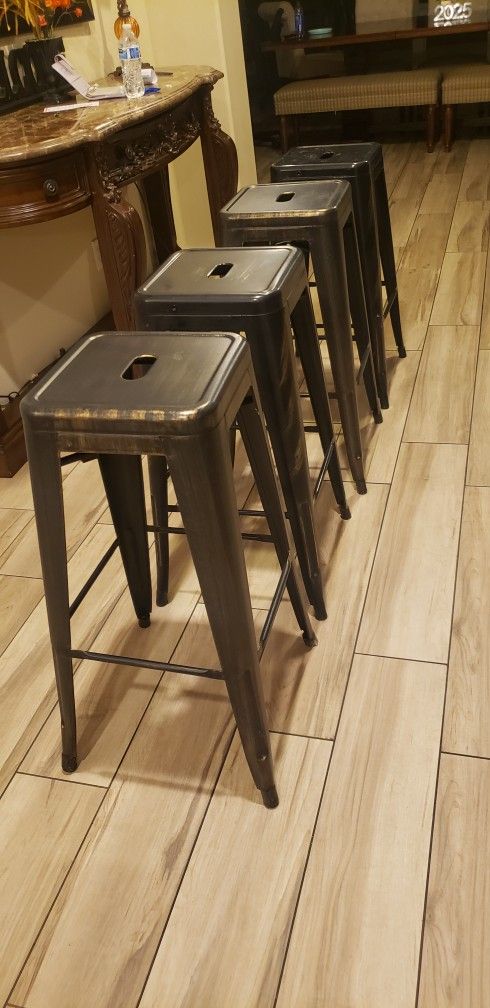 4 Bar Stools Black And Gold Excellent Condition