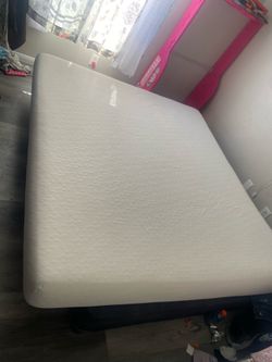 READ DESCRIPTION  before messaging me : 3 n 1 anker for apple and king foam new mattress and box spring