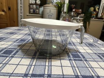 Pampered Chef 2 Liter Mixing Measuring Batter Bowl