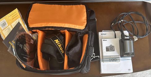 Nikon D90 12.3MP DX-Format CMOS SLR With Lens