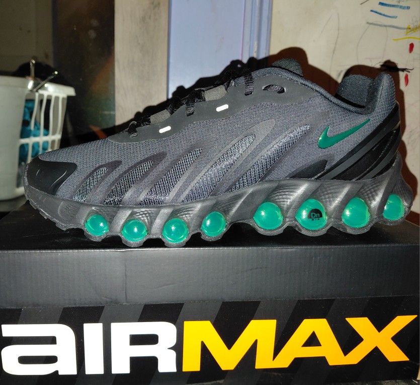 Nike Dn8 Black Green Size 10.5