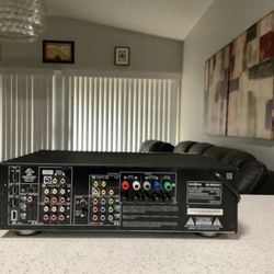 * INSIGNIA * HDMI * HIGH POWER HOME THEATER SURROUND SOUND AND STEREO RECEIVER IN EXCELLENT CONDITION . MUST SEE .