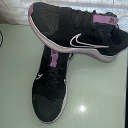 Women’s Nike Fitness Shoe Size 8