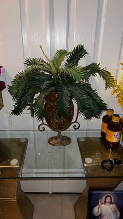 Tropical palm metal vase