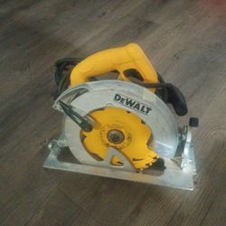 Circle Saw Dewalt