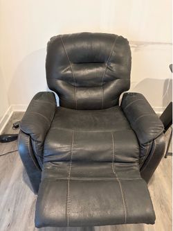 Recliner power lift chair with heat / massage