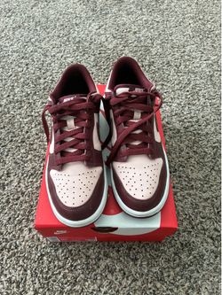 Girls Nike Dunks ( 6.5y/Womens 8)