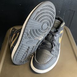 Retro Jordans, Yeezys, Pradas, Louis Vuittons, Sneakers, Ect