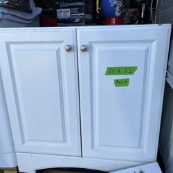 $100 For 2 White Cabinet And 1 Bathroom Vanity 