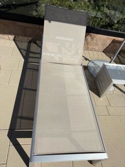 Set of 4 Aluminum Patio/Pool Chaise Lounge Chairs – Adjustable With Wheels